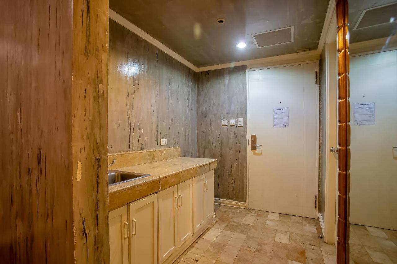 Oyo 821 Connector Hostel 마카티 외부 사진