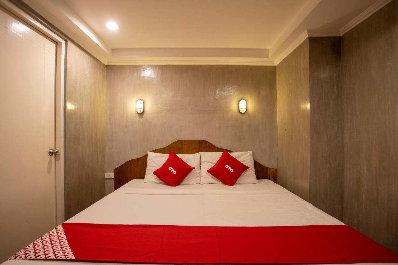 Oyo 821 Connector Hostel 마카티 외부 사진
