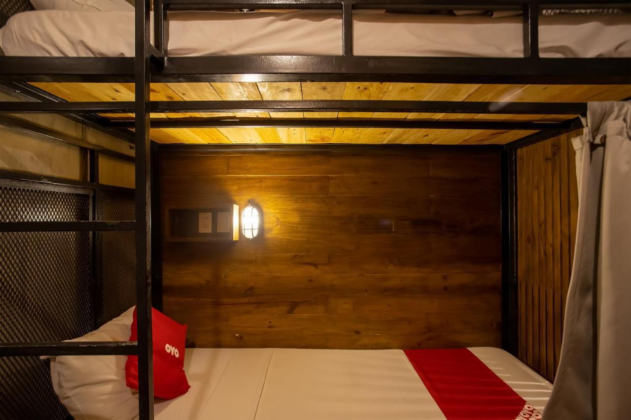 Oyo 821 Connector Hostel 마카티 외부 사진