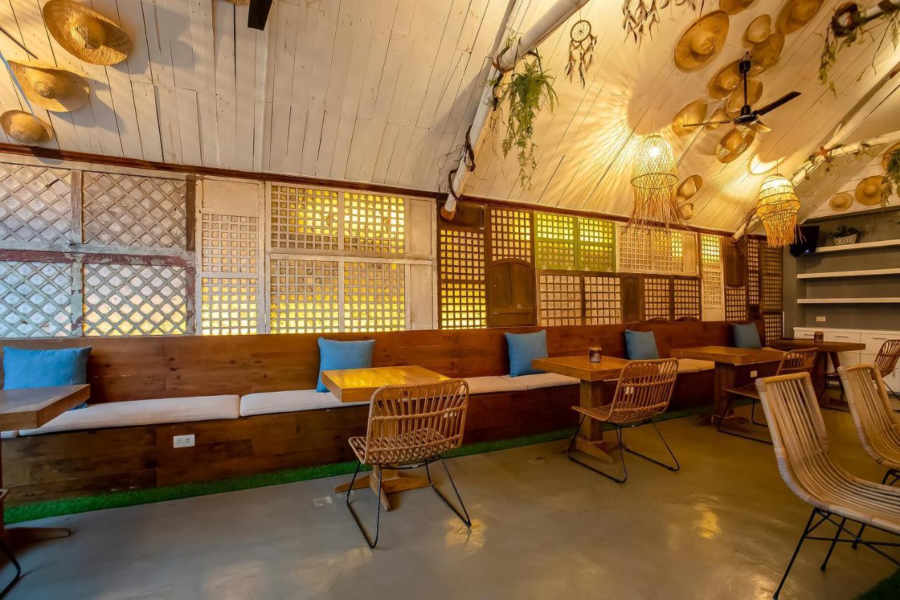 Oyo 821 Connector Hostel 마카티 외부 사진