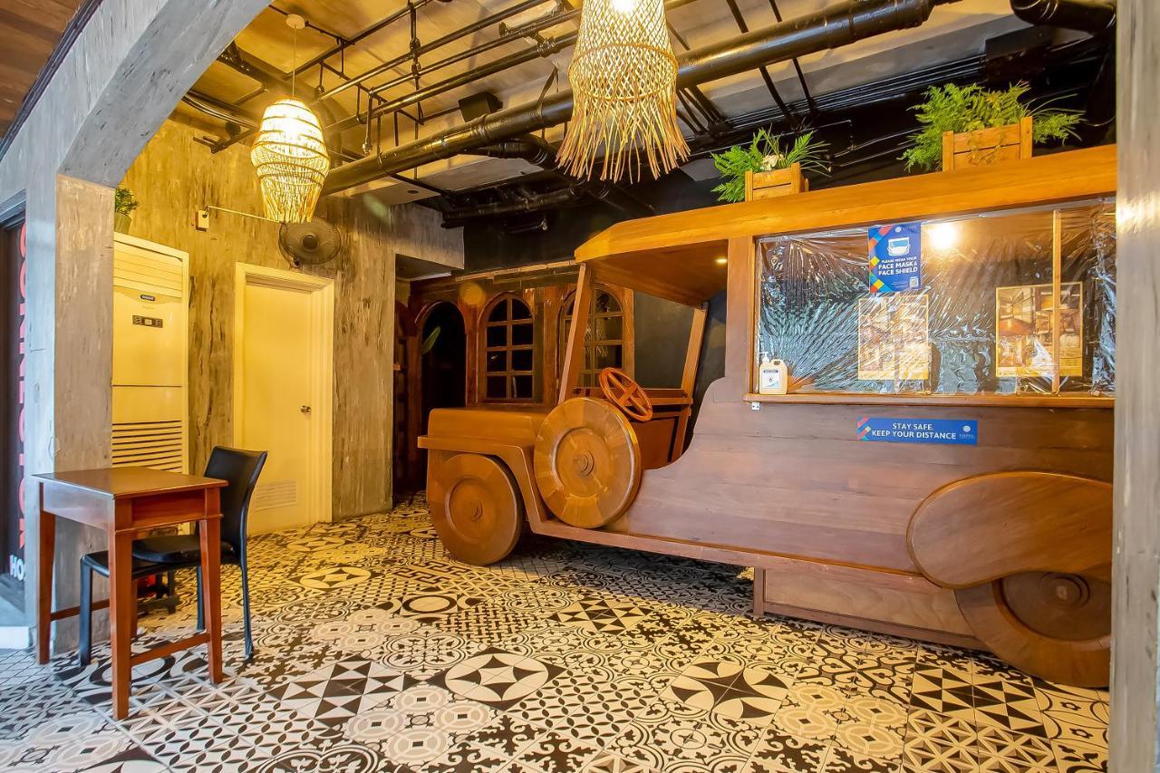 Oyo 821 Connector Hostel 마카티 외부 사진