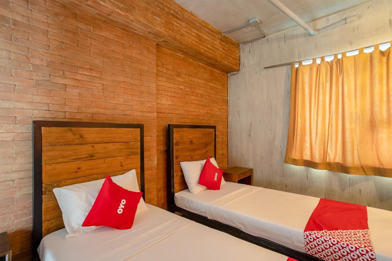 Oyo 821 Connector Hostel 마카티 외부 사진