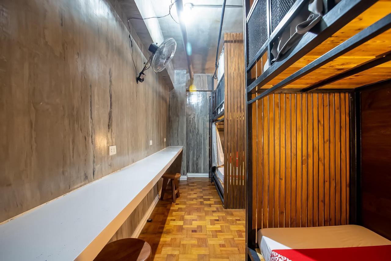 Oyo 821 Connector Hostel 마카티 외부 사진