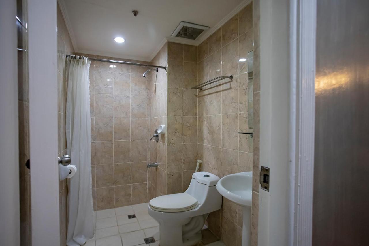 Oyo 821 Connector Hostel 마카티 외부 사진