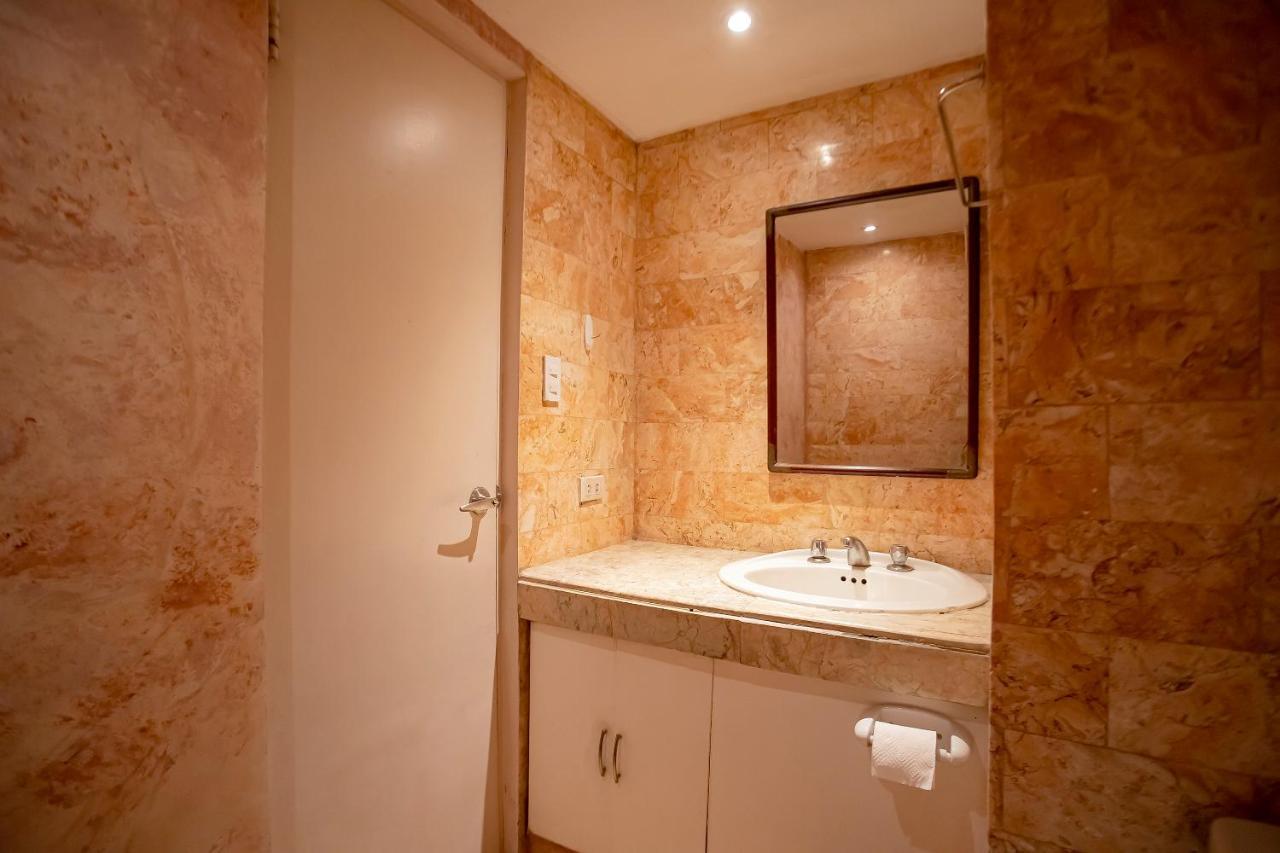 Oyo 821 Connector Hostel 마카티 외부 사진