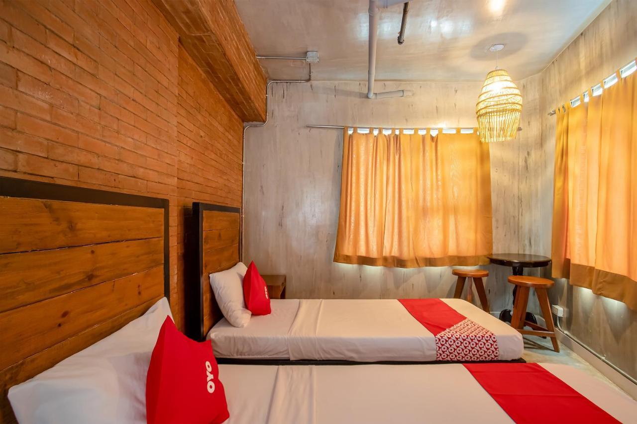 Oyo 821 Connector Hostel 마카티 외부 사진