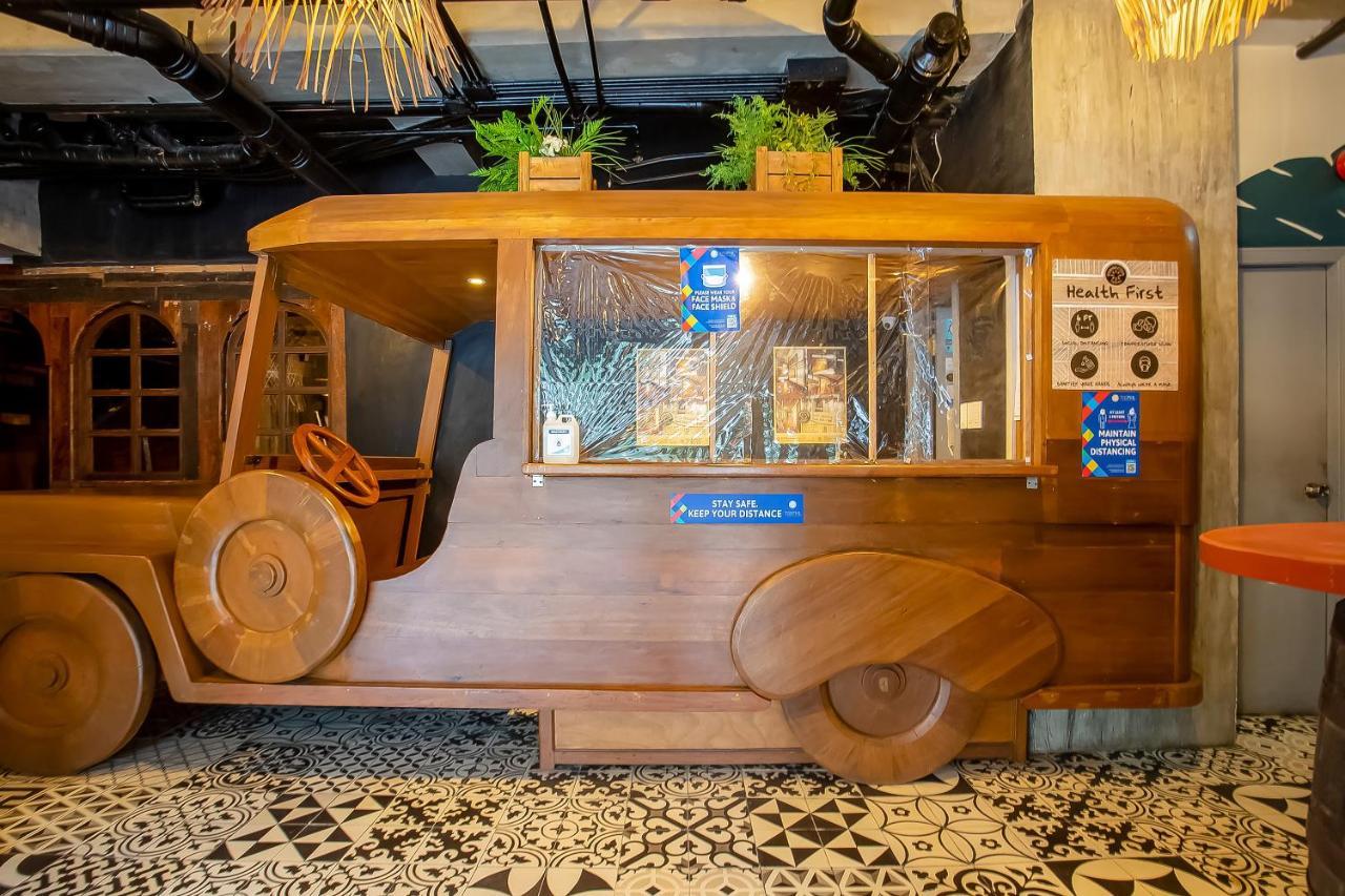 Oyo 821 Connector Hostel 마카티 외부 사진
